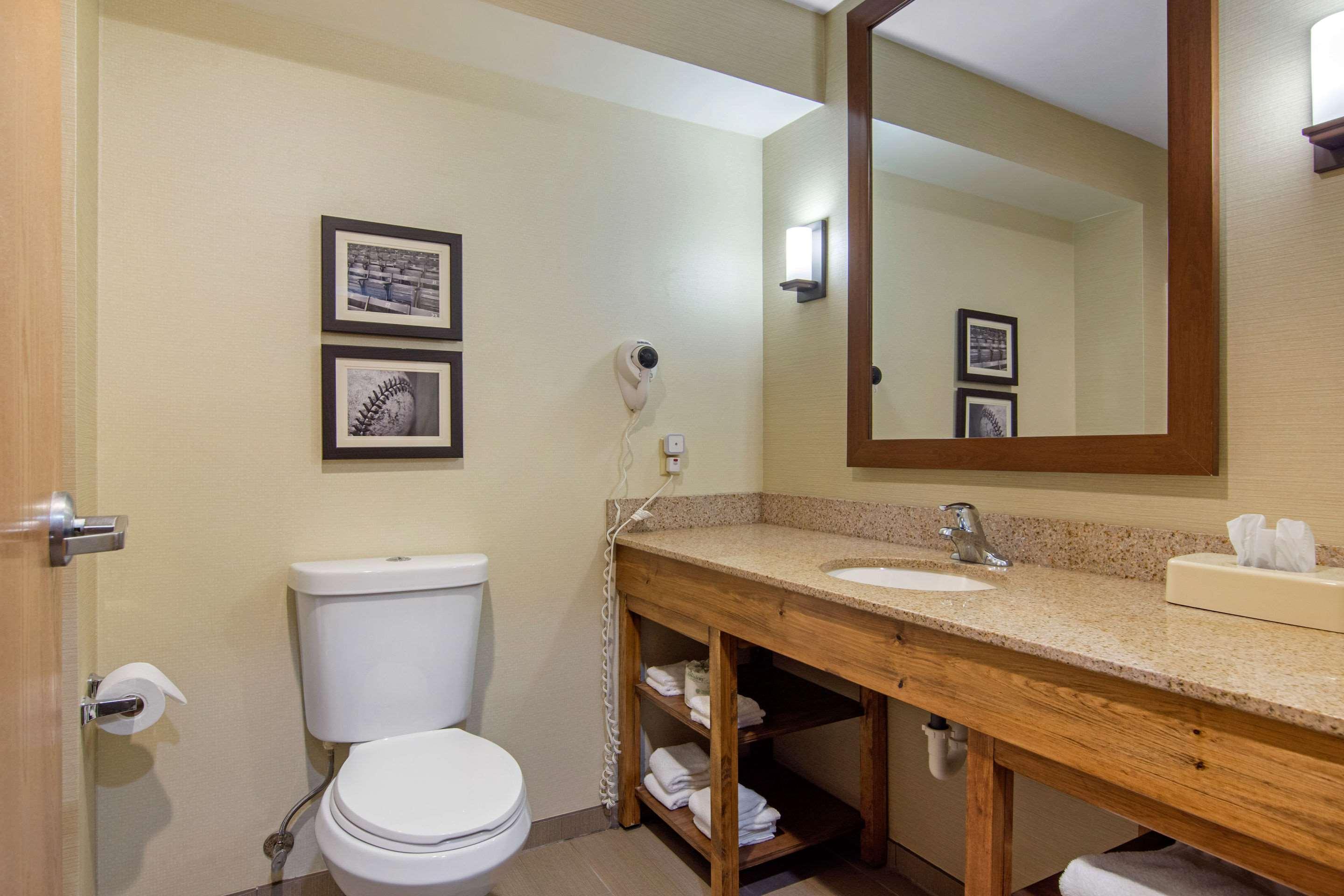 Comfort Inn & Suites Cooperstown - Milford Экстерьер фото