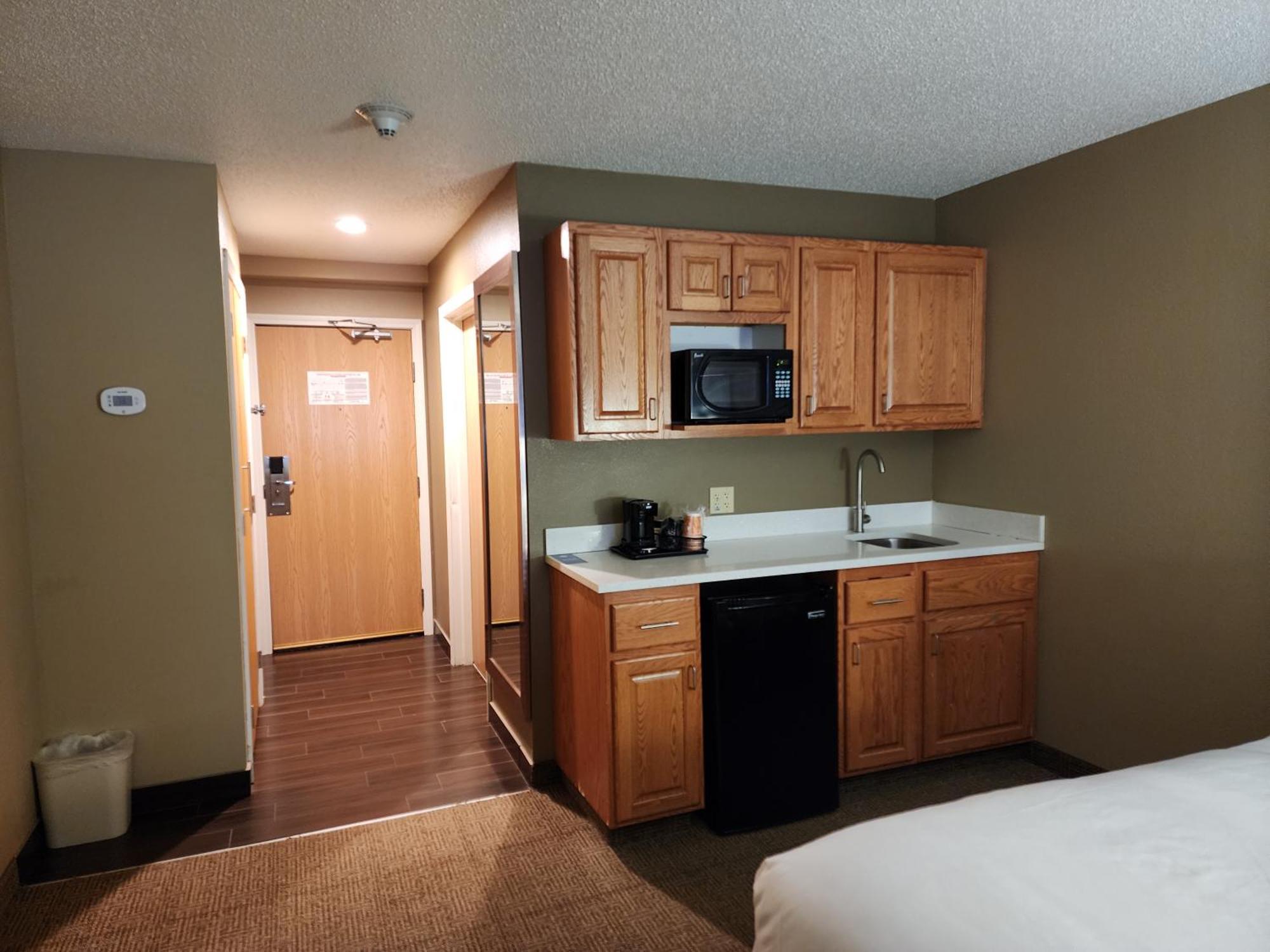 Comfort Inn & Suites Cooperstown - Milford Экстерьер фото